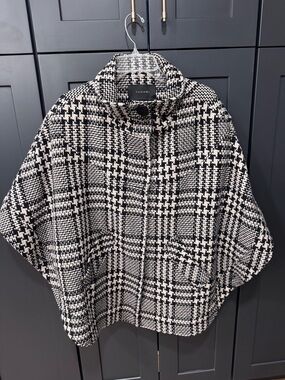 Tahari Black and White Houndstooth Cape Coat